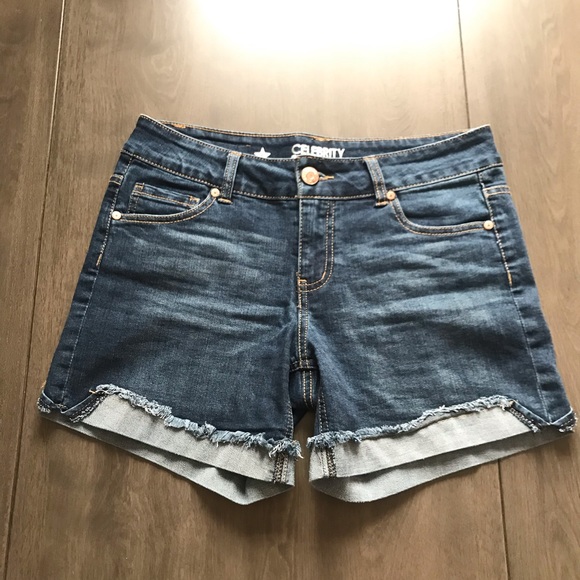 Celebrity Pink shorts - Picture 1 of 7